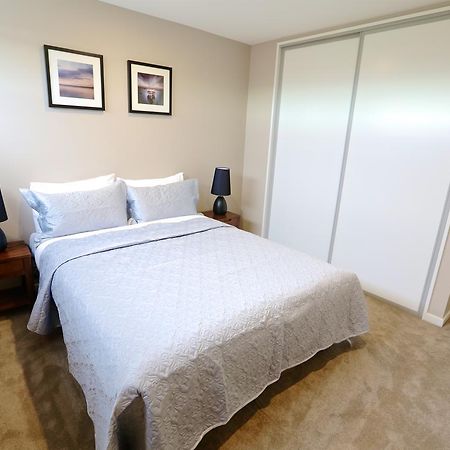 Golden Sun Apartment -Two Bedrooms, Three Bedrooms Christchurch Dış mekan fotoğraf